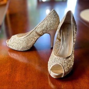 🆕 Menbur Ivory Lace Open-Toed Heels